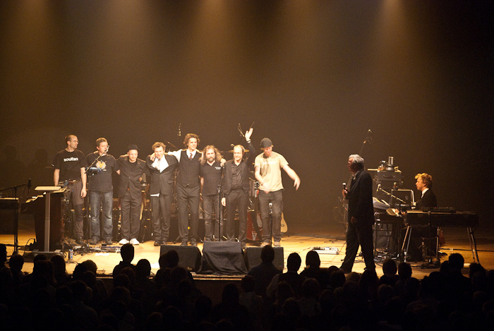 Stefan Gwildis mit Band und Crew im Deutschen Haus Flensburg